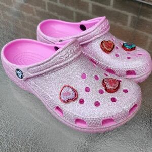 Crocs Adult Classic Glitter Clog Pink w Sweatheart Jibbitz Size 8 Womens Sandals